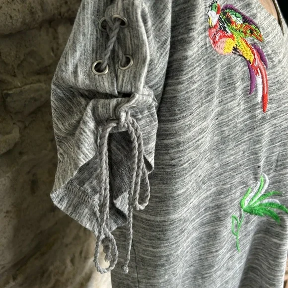 Embroidered V-Neck Top - Picture 5 of 9